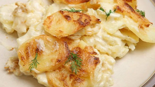 خطوات تجهيز صينية البطاطس بالجبنة