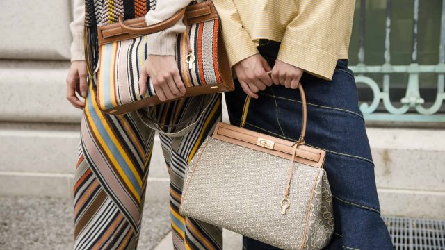 شاهدي أجمل موديلات الحقائب من Tory Burch بالصور
