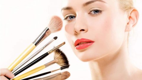 للمبتدئات: تعلمي أسس الماكياج الطبيعي بالخطوات