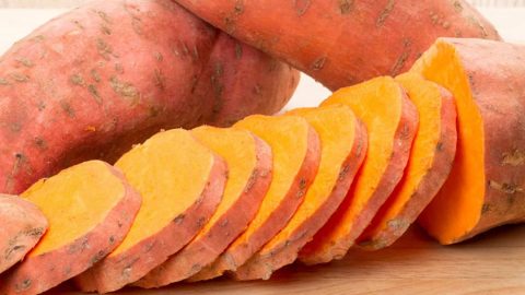 فوائد صحية رائعة للبطاطا الحلوة من بينها علاج الإمساك!