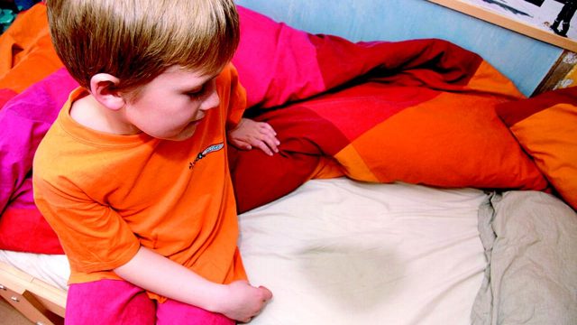 نصائح للتعامل مع مشكلة التبول اللاإرادي لدى الأطفال