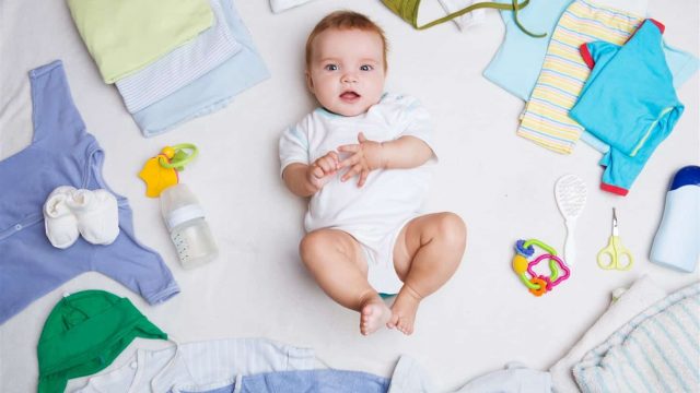 طرق اختيار ملابس المولود الجديد في فصل الشتاء