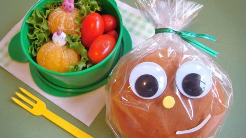 حيل تساعد الطفل على تناول الطعام الصحي