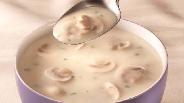 خطوات تجهيز شوربة الفطر للتخلص من الوزن الزائد