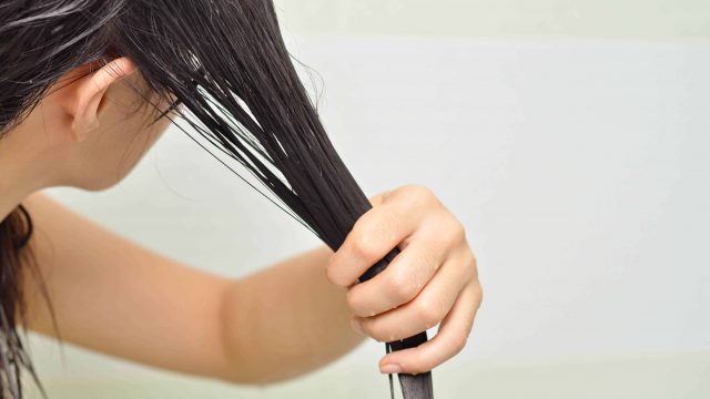 احصلي على أجمل ألوان صبغات الشعر بوصفات طبيعية من مطبخك