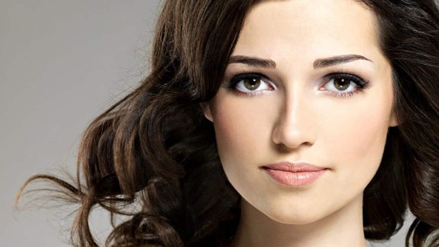 عادات يومية تضر بصحة الشعر في فصل الشتاء