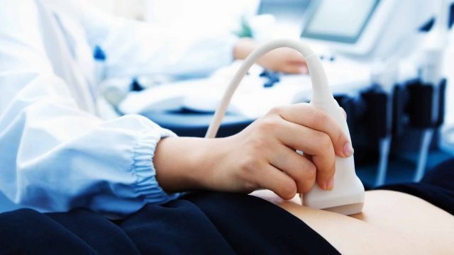 تعرفي إلى علامات الحمل خارج الرحم