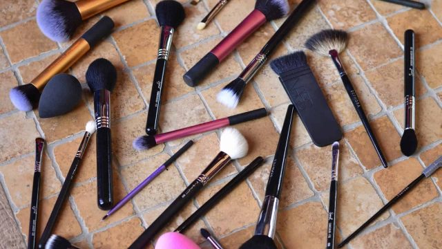 تعرفي إلى أنواع فراشي الماكياج والفرق بينها