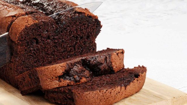 خطوات تجهيز كيكة الشوكولاته بدون طحين