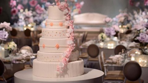 أشكال مختلفة لكيكات روزاليند للأعراس