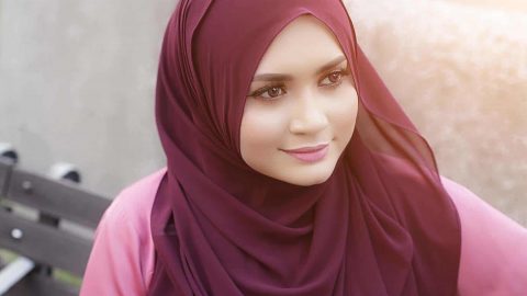 بالصور: أجمل لفات الحجاب للوجه المربع