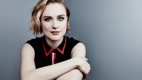 ماكياج أنيق يناسب فساتين السهرة باللون الأسود.. جربيه