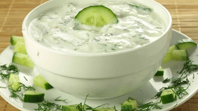 طريقة إعداد سلطة الزبادي بالخيار