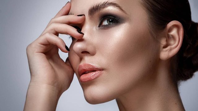 اتبعي هذه القواعد لتطبيق أحمر شفاه نيود أنيق