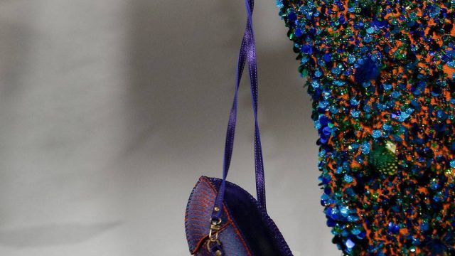 لمناسباتك الهامة شنط سهرة من ماركات عالمية