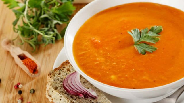 خطوات تجهيز شوربة العدس للتخلص من الوزن الزائد