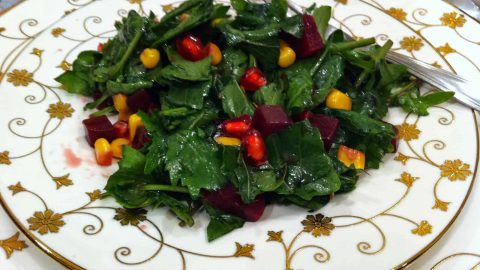 خطوات تجهيز سلطة الجرجير