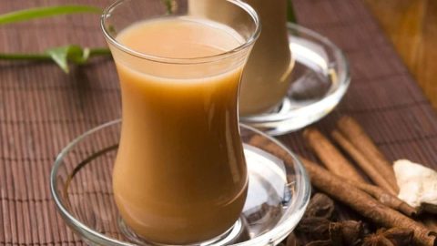 خطوات تجهيز شاي الكرك الأصلي