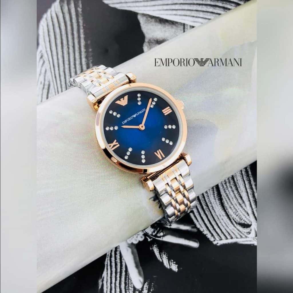 بالصور أجمل تصاميم الساعات النسائية باللون الأزرق الليلي مجلة