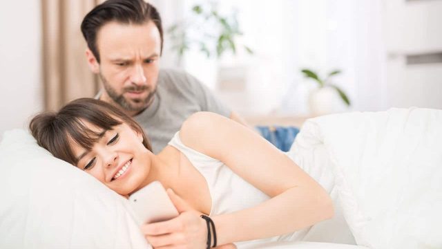 كل ما يتوجب عليك معرفته عن الغيرة المرضية للأزواج