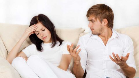 كيف يمكن تجنب المشكلات الزوجية في بداية الزفاف؟