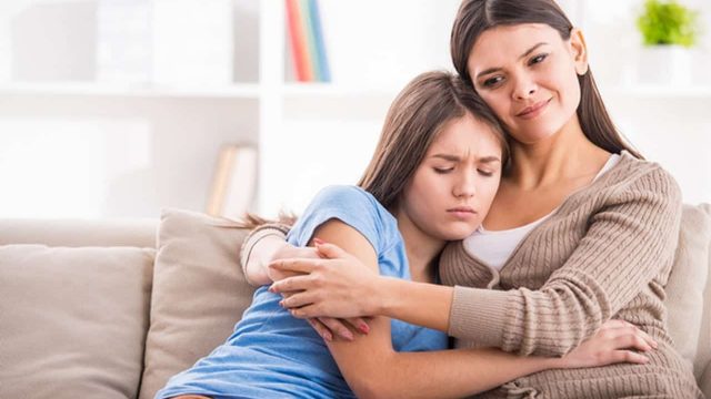 نصائح تساعدك على التعامل مع ابنتك المراهقة