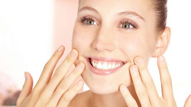 تخلصي من خطوط الفم عبر هذه المكونات الطبيعية الفعالة 