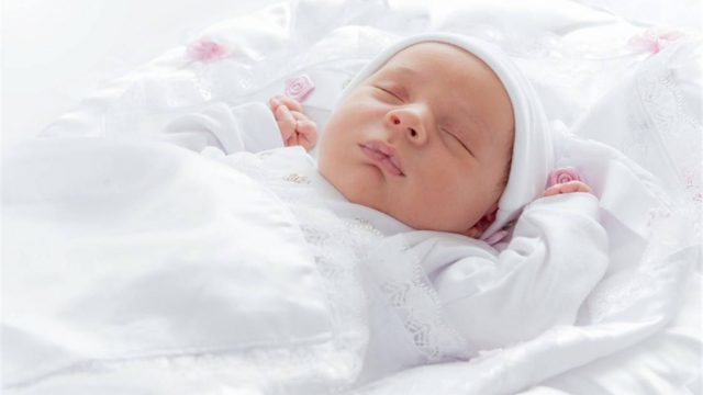 هل يشكل نوم الرضيع لساعات طويلة خطرا على صحته؟
