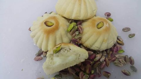 خطوات تجهيز الغريبة المحشية بالقشطة