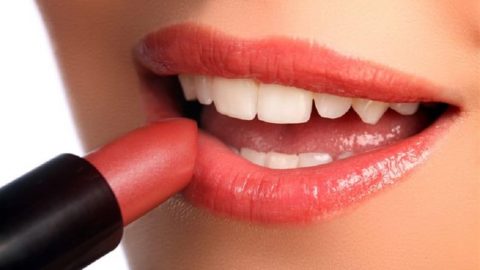 كيف تعالجين تصبغات الشفاه في وقت وجيز؟