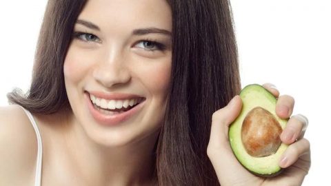 استخدمى قناع الأفوكادو والشوفان لبشرة صحية فى الربيع