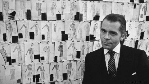 عرض أزياء دار فندي بلمسات الراحل كارل لاغرفيلد