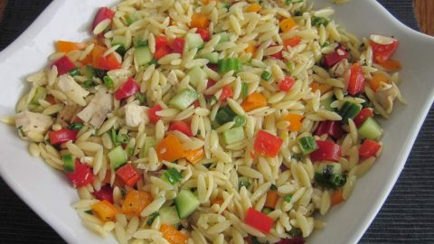 طريقة تجهيز سلطة لسان عصفور بالطماطم