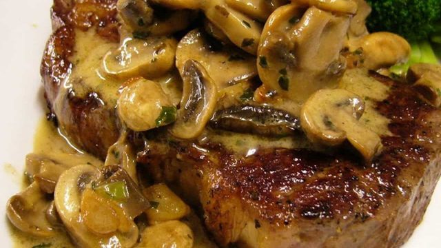 طريقة تجهيز ستيك اللحم مع صوص الفطر