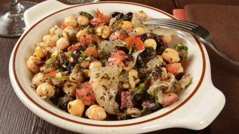 كيفية تجهيز سلطة البطاطس المسلوقة