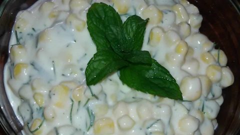 طريقة تجهيز سلطة الذرة بالجبنة