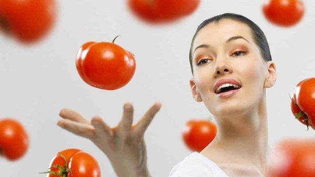فوائد الطماطم للبشرة .. تعرفي عليها الآن
