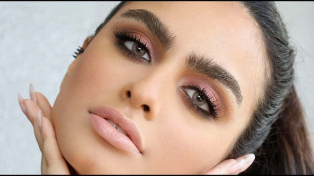 خطوات بسيطة لتطبيق المكياج بسرعة قبل الخروج