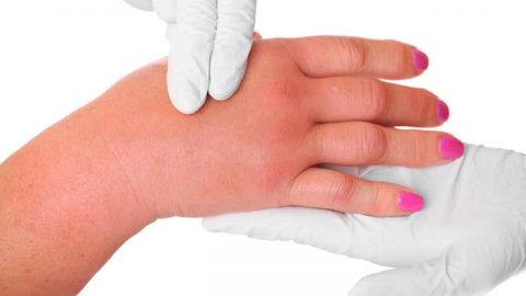 ماهي أعراض نقص السوائل في الجسم؟