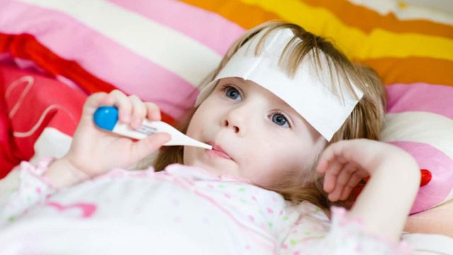 كيفية علاج ارتفاع الحرارة عند الأطفال