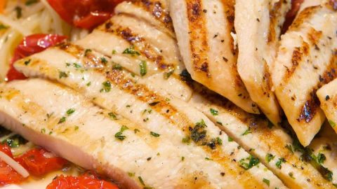 طريقة تجهيز شرائح الدجاج بالثوم والليمون