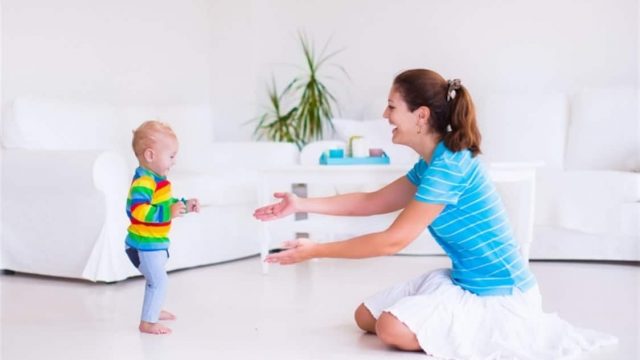 تعرفي على مراحل المشي عند الأطفال