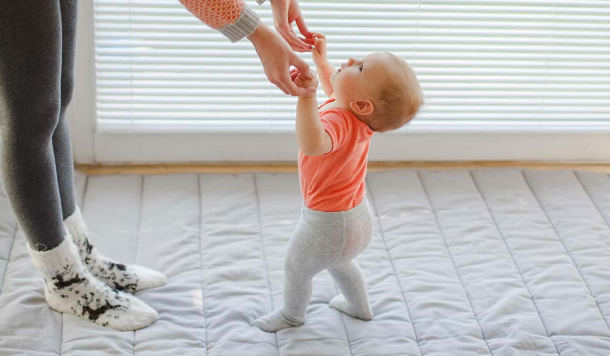  المشي عند الأطفال  