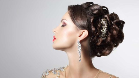 بالصور: أجمل تسريحات شعر طويل ومرفوع للعروس