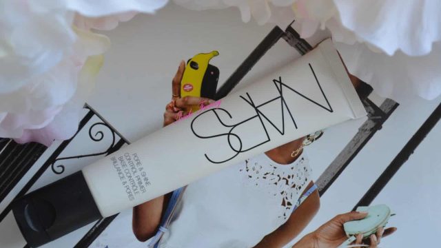 بالصور: تعرفي إلى أفضل مستحضرات شد المسام الواسعة