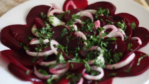 طريقة تجهيز سلطة الشمندر والبقدونس