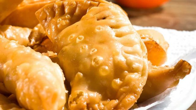 خطوات تجهيز السمبوسك بالجبنة العكاوي