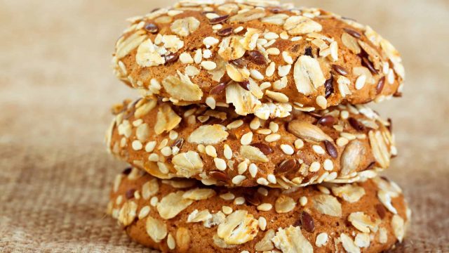 بسكويت الشوفان والكتان والسمسم لحمية صحية دون حرمان