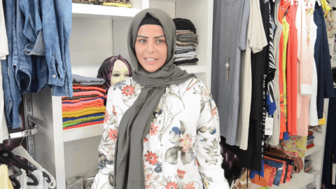 بالصور: طرق تنسيق الحجاب مع الملابس المنقوشة