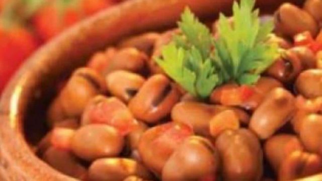 خطوات سلق الفول اليابس العريض